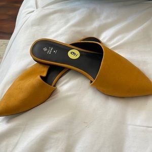 New 🚨 mustard loafers/mules